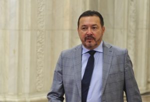 deputatul „Mitralieră” mască