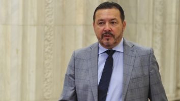 deputatul „Mitralieră” mască
