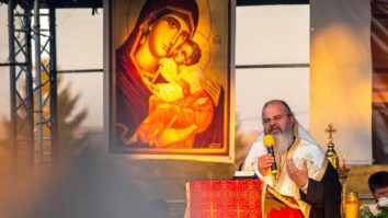 Episcopul Huşilor Ignatie infectat