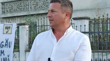 primar filmat fiica dezbrăcată