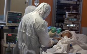 bolnavii respiră cu porţia