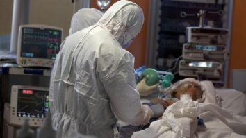 bolnavii respiră cu porţia