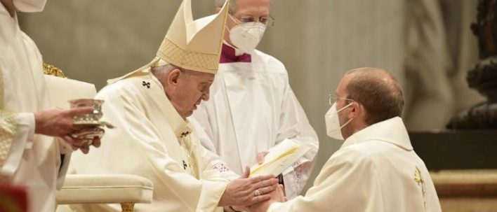 preot roman papa francisc