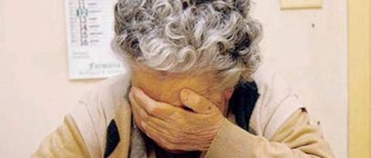 a escrocat o batrana din Italia