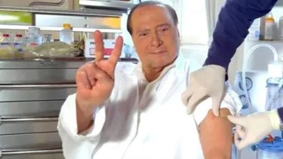 Berlusconi a facut a treia doza