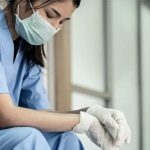 infirmiera nevaccinata Velletri, judecatorul ordona intoarcerea ei la munca