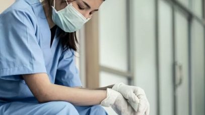 infirmiera nevaccinata Velletri, judecatorul ordona intoarcerea ei la munca