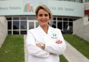 medic amenintat cu moartea