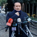 Silvio Berlusconi se retrage
