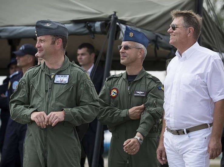 Iohannis bucuros ca vin americanii