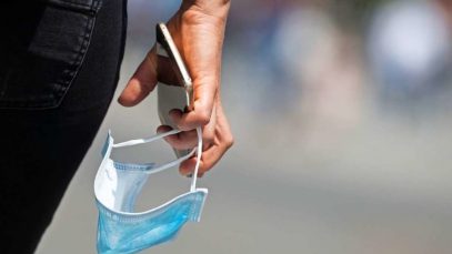 obligativitatea purtarii nmastii in public este neconstitutionala