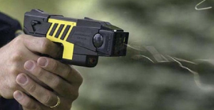 Arme cu șocuri electrice pentru forțele de ordine din Italia