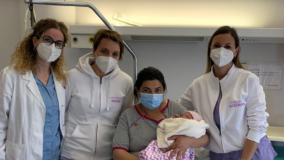 O româncă a născut în parcarea spitalului