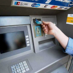 Probleme pentru titularii de carduri la UniCredit și Intesa Sanpaolo