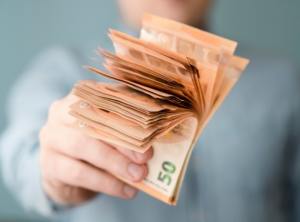 Ajutor pentru cei cu venituri mici în Italia