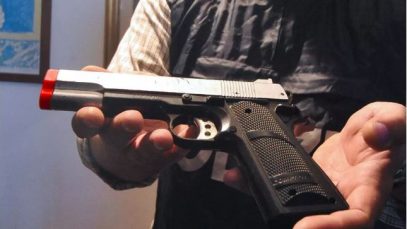 pistol jucarie