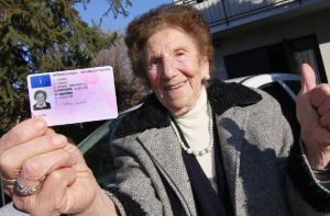 femeie 100 ani carnet