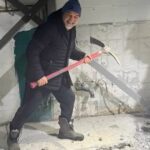 Mare campion român, muncitor pe șantier