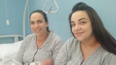 Mama și fiica nasc împreună
