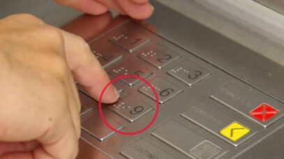 Tasta 9 la bancomat Poșta Italiană