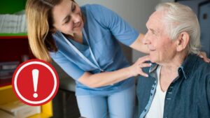 Brianza îngrijitoare cercetată escrocat bătrân