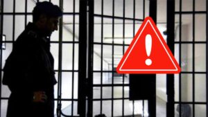 Terni, un deținut român își bate un cui în cap