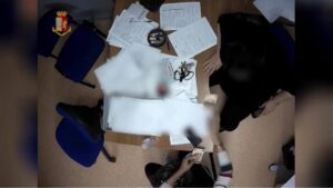 Funcționari Primăria Torino arestați șpagă români