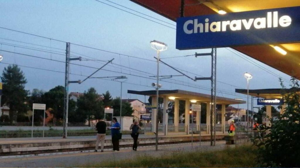 Un român s-a aruncat în fața trenului la Chiaravalle