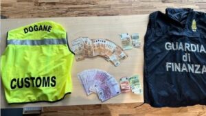 Român prins cu valută nedeclarată la aeroportul din Albenga