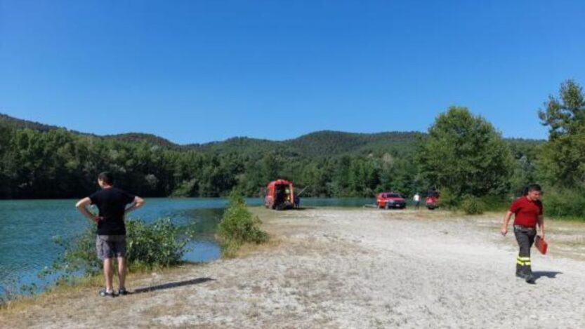 Înoată în lac și dispare sub apă: victima este Daniel Botos