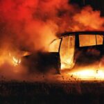 mașina electrică ia foc în parcare