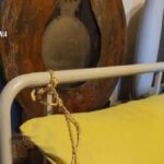 Bătrâna moare, fiica a legat-o de pat ca să nu fugă