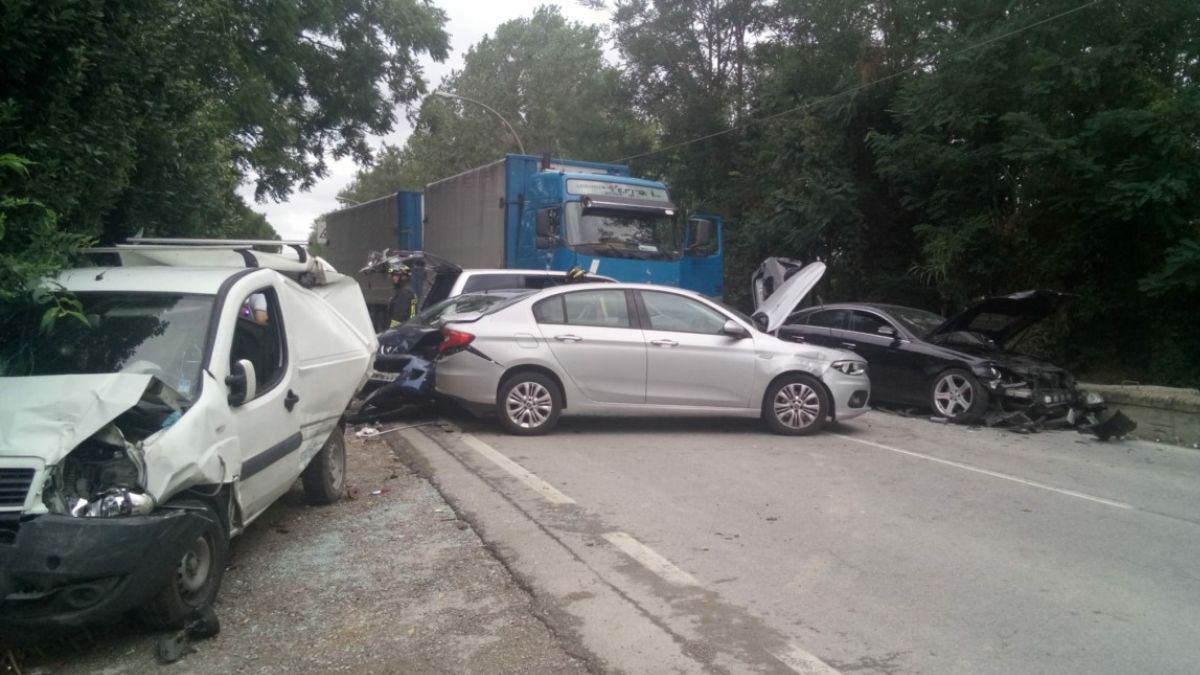 Grav accident la Ravenna Șofer român de camion lovește șase mașini