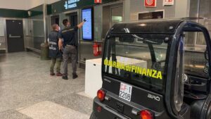 Venitul de cetățenie: blocați la aeroport