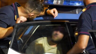 Un român s-a stropit cu benzină și a amenințat că își dă foc