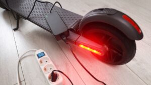 Cât costă încărcarea unei trotinete electrice