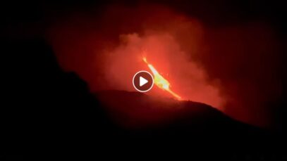 Stromboli erupe violent