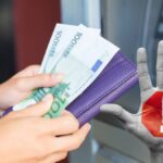 Au furat peste 100.000 de euro înșelând bătrâni
