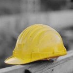Muncitor român rănit la muncă la Monza - Un muncitor de 32 de ani a fost dus la spital cu cod galben după ce a căzut de pe o schelă înaltă de șase metri. Muncitorul a căzut pe o structură metalică și s-a rănit grav.
