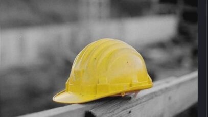 Muncitor român rănit la muncă la Monza - Un muncitor de 32 de ani a fost dus la spital cu cod galben după ce a căzut de pe o schelă înaltă de șase metri. Muncitorul a căzut pe o structură metalică și s-a rănit grav.