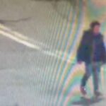 Un român amenință clienții cu un cuțit